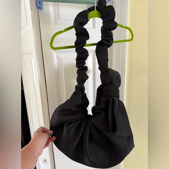 Stylish Black Crossbody Bag with Bow Detail - Picture 8 of 13